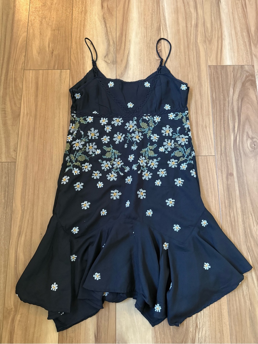 Urban Outfitters Sienna Floral Embroidered Black Mini Dress Size Small - Picture 5 of 5